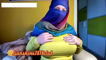 Gadis Muslim Berhijab Dari Timur Tengah Dengan Payudara Besar Terekam Kamera 2 November