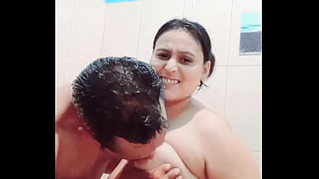 Goyang Panas Di Kamar Mandi Bersama Si Desi