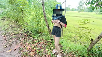 Gadis Thailand Jalan-jalan Sambil Pamer Memek Di Pinggir Jalan, Suaranya Bikin Greget