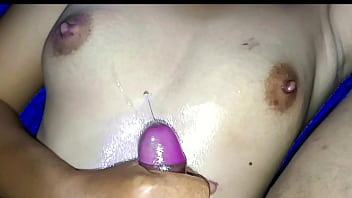 **menggoda Tetek Mungil Ponakanku Sampai Crot**