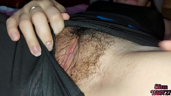 Adikku Yang Seksi Dalam Spandex Memperlihatkan Kemaluannya Padaku