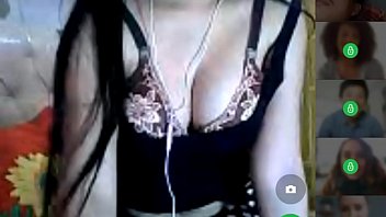Gadis Seksi Bermain Sendiri Di Depan Kamera