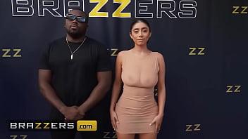 Violet Myers Pamer Lubang Pantatnya Untuk Paparazi Dengan Gaya Yang Menggoda