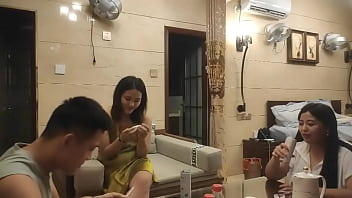 Gadis Tionghoa Yang Sangat Modis, Terlihat Seperti Wanita Muda Yang Menggoda