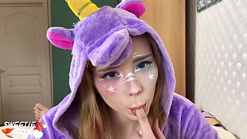 Judul Alternatif: Unicorn Dengan Bokong Besar Memberikan Blowjob Dan Fuck Keras – Pov Cosplay Yang Menggoda