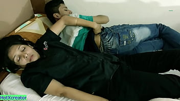 Berbagi Ranjang Dengan Kakak Tiri! Bercinta Panas Yang Menggoda Dengan Suara Hindi