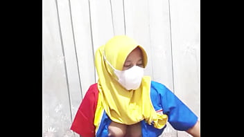 Gadis Berhijab Di Indomaret Menggoda Diri Sendiri Sebelum Mulai Kerja