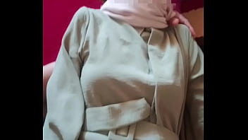 Saudari Tiri Berhijab Panas Digoyang Saat Merayakan Lebaran