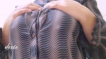 Saat Istirahat Kantor, Si Gemuk Seksi Asal Filipina Mainkan Payudara Besar Alaminya