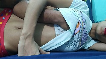 Guru Seksi India Menggoda Muridnya, Menjilat Memek Ketat Lalu Ngentot Dengan Audio Asli Hindi | Your Priya