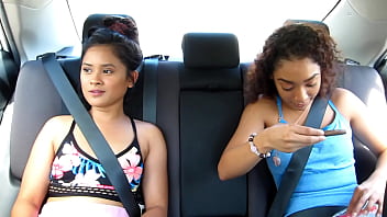 Pov Di Balik Layar: Pasti Semua Pecinta Pantat Dan Payudara Toticos Bakal Tergila-gila Sama Dua Video Panas Di Miami Bareng Sarah Lace & Violet Rae, Filipina Dan Latina Dalam Adegan Interracial Yang Bikin Ngiler