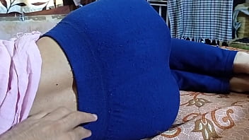 Adik Tiri India Manis Digituin Kakak Tiri, Adegan Mesra Close Up Dengan Suara Hindi Jelas – Video Sex Desi Panas