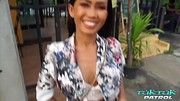Thai Babe Noki Menggoda Dengan Anal Panas, Menyerahkan Seluruh Tubuhnya Untuk Turis Bule Yang Besar
