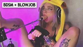 Gadis Cosplay Pirang Mengerang Dalam Borgol — Mainan Bikin Dia Terbang Ke Surga Kenikmatan