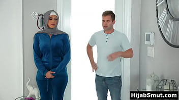 Gadis Muslimah Perawan Digoyang Tetangga Sampai Malam