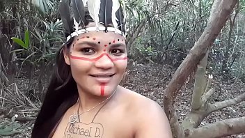 Tigresa Vip Beraksi Sebagai Gadis Indian Dan Menyerang Si Tukang Kayu, Tapi Dia Malah Langsung Menyasar Lubang Pantatnya Yang Menggoda
