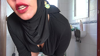 Milf Biseksual Turki Mengocorkan Air Seni Dari Vaginanya Yang Lebat