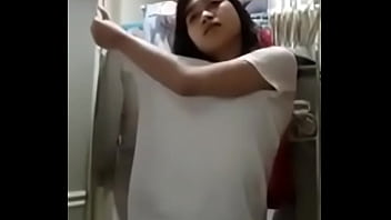 Filipina Seksi Yang Menggoda Sendirian