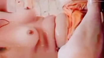 Video Viral Adegan Mesra Jari-jari Menggoda Di Kamar Mandi