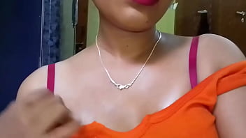 Cewek Sendirian Di Rumah Pamer Celah Intim, Video Viral Bikin Panas