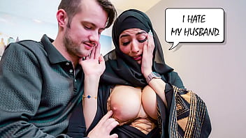 Debt Collector Meniduri Istri Muslim Untuk Melunasi Utang – Aaliyah Yasin, Marcus London, Sam Bour