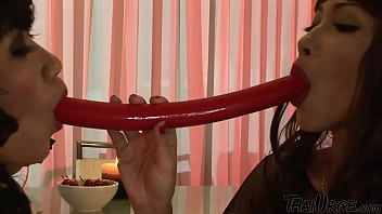 Gadis Asia Dari Bangkok Bereksperimen Di Video Pribadi Pertama Mereka