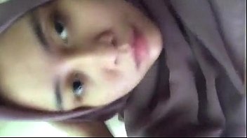 Gadis Berjilbab Yang Mandiri Dan Penuh Gairah Dalam Karier