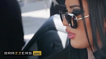 Katrina Jade Dan Xander Corvus: Gila-gilaan Di Mobil Yang Membuat Mereka Tak Bisa Berhenti