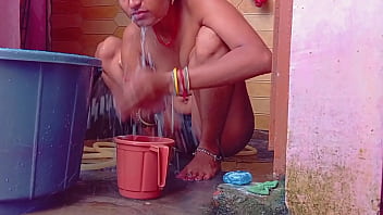 Bhabhi Seksi Dari Desa India Yang Memesona