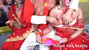 Perayaan Holi Yang Menggoda Dengan Warna-warna Sensual