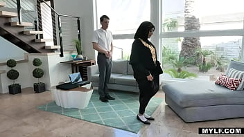 Kylie Kingston, Milf Arab Yang Menggoda, Rindu Ditemani Pria Muda