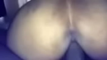 Ibu Filipina Yang Sedang Menunggangi Batang