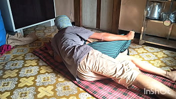 Menggoda Adik Tiriku Yang Manis Di Dapur