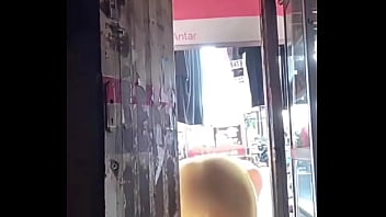 Tak Tahan Lagi, Lagi Jemur Baju Malah Diajak Bercinta
