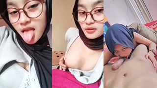 Mahasiswi Berhijab Yang Gemar Menjilati Buah Zakar