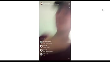 Live Instagram: Puta Pamer Tetasnya Yang Menggoda