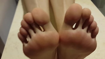 Kaki Mulus Gadis Tionghoa Yang Menggoda