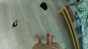 Pembantu Asia Seksi Membungkuk Dan Ditiduri Keras Di Depan Cermin