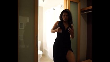 Maya, Desi Bhabi Yang Seksi Membuka Tubuh Telanjangnya Dengan Penuh Gairah
