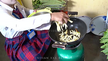 Gairah Terlarang Dengan Adik Tiri Yang Menggoda