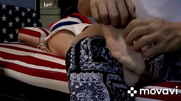 Kaki Mulus Bersepatu Nilon China Digoda Perlahan Bagian 1
