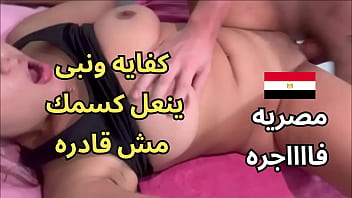 Arab Panas Berdiri Di Balkon Sambil Menggesek Memeknya Di Tembok, Sampai-sampai Tetangga Gairah Dan Turun Untuk Ngentotiku Yang Lagi Horny Banget