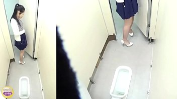 Menggapai Puncak Kenikmatan Saat Kencing Ala Jepang 3
