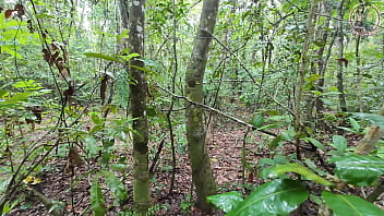 Gadis Thailand Cantik Lagi Asyik Cari Jamur Tiba-tiba Pengen Pipis Di Hutan