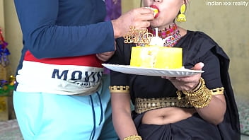 Selamat Ulang Tahun, Ibu Tiriku India, Mari Kita Rayakan Dengan Bercinta