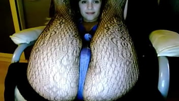 Gadis Seksi Masturbasi Di Depan Webcam Live