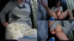 Gadis Mungil Bermain Dengan Mainan Dewasa Dalam Video