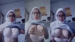 Gadis Sma Berhijab Berkacamata Yang Menggoda