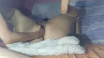 Saat Dia Tidur, Aku Menggoda Kemaluannya Yang Basah