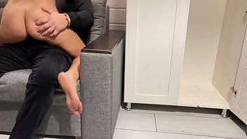 Ibu Tiri Mengintip Anak Tirinya Yang Lagi Nonton Film Biru Lalu Menggoda Dan Menghisapnya
